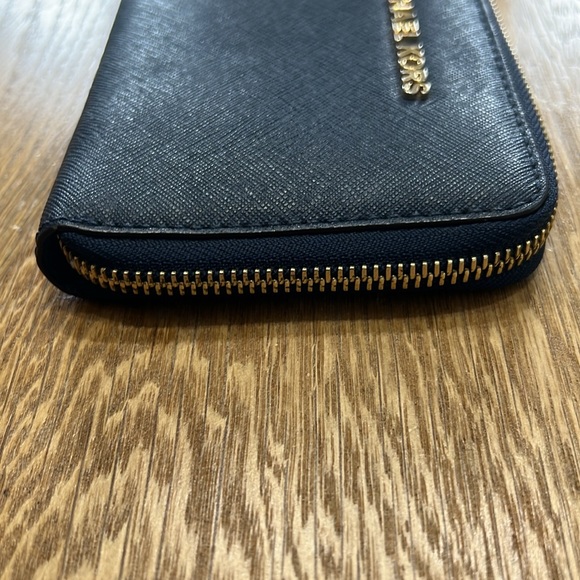 Michael Kors Navy Blue Zippered Wallet - Picture 4 of 8